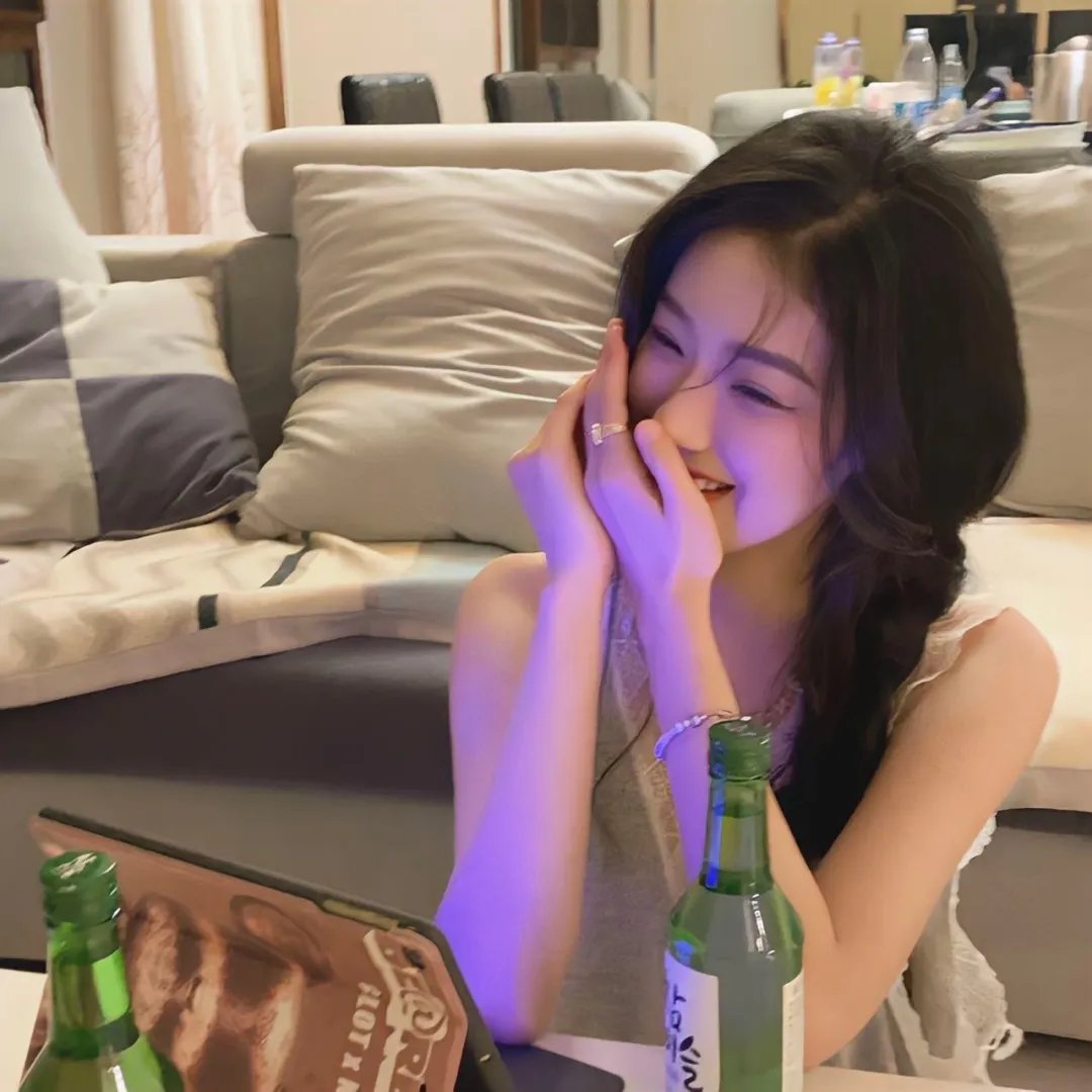 小丑面前